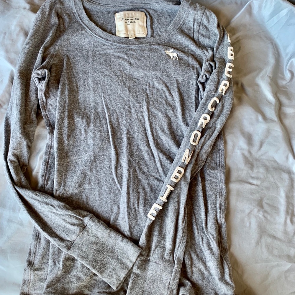 EUC gray Abercrombie long sleeve shirt L